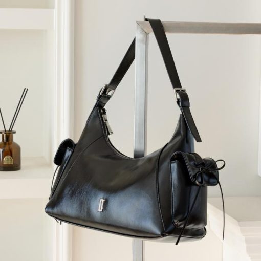 TRINA MD 포켓 숄더 BK (JHNCHA5BF905BK980)